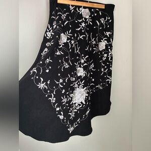 Vintage Whimsigoth Black Midi Skirt White‎ Floral Embroidery Size Large